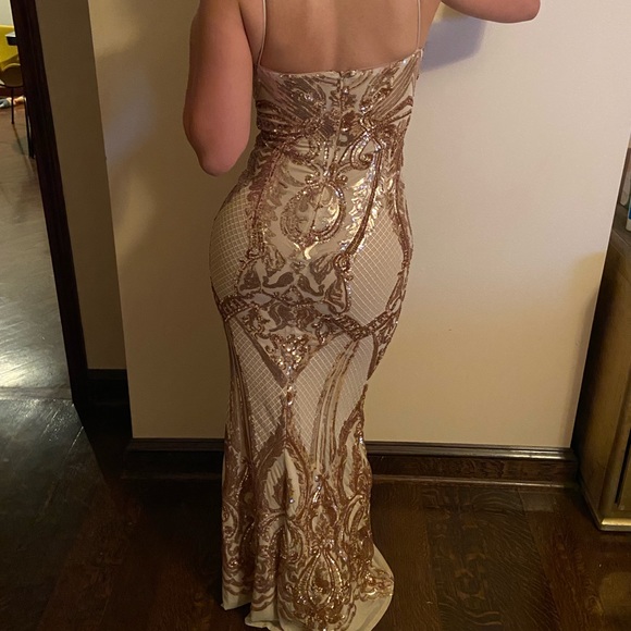 Long Gold Beaded Betsy & Adam Formal Dress. Size 2 - Picture 2 of 11